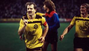 PLATZ 12: LOTHAR HUBER - 10 Saisons von 1976 bis 1986 (372 Spiele, 50 Tore): Einmal BVB, immer BVB. Huber kam von Kaiserslautern nach Dortmund und blieb für immer. Wohnt in der Nähe des Stadions und ist BVB-Platzwart.