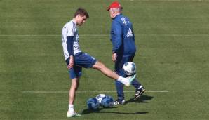 Besonders Müller schien es vermisst zu haben, mit dem Ball auf dem Rasen zu stehen. Der Offensivspieler strotzte nur so vor Spielfreude, was auch Co-Trainer Hermann Gerland zu spüren bekam ...