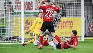 Spielentscheidender Moment: Kai Havertz tankt sich durch, tunnelt SC-Keeper Schwolow und trifft zum 1:0 für Bayer Leverkusen.