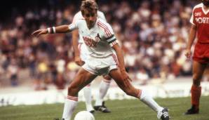 16. Platz: PIERRE LITTBARSKI. Im Alter von 22 Jahren, fünf Monaten und neun Tagen am 25. September 1982 beim 1. FC Köln.