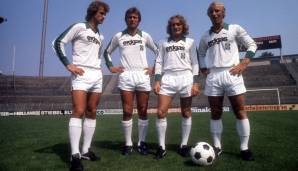 Platz 16: BORUSSIA MÖNCHENGLADBACH 1977/78 - 86 Tore. Trotz eines 12:0-Sieges über den BVB am letzten Spieltag mussten sich die Fohlen um Heynckes (18 Tore) und Simonsen (17) am Ende knapp geschlagen geben. Das Torverhältnis entschied über den Titel.