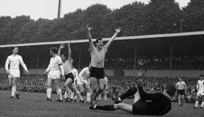 PLATZ 17 - GERD MÜLLER (Bayern München) und LOTHAR EMMERICH (Borussia Dortmund): 28 Tore in der Saison 1966/67. Der "Bomber der Nation" und die BVB-Legende lieferten sich einen engen Kampf um die Kanone. Die Schale gewann aber Braunschweig.