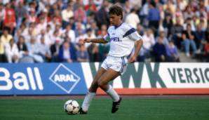 Platz 20: Peter Knäbel (VfL Bochum) am 15. September 1984 im Alter von 17 Jahren, 11 Monaten und 13 Tagen gegen Borussia Mönchengladbach.