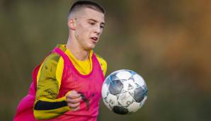 TOBIAS RASCHL: Der 21-Jährige spielt seit 2015 für den BVB und bekam Anfang 2019 einen Profivertrag. Am letzten Spieltag 19/20 durfte er nach zuvor mehreren Kadernominierungen erstmals 25 Minuten gegen Hoffenheim mittun.