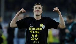 Mit dem BVB gewinnt er 2011 sensationell die deutsche Meisterschaft, 2012 sogar das Double. Über viele Jahre ist der Mittelfeldspieler in Dortmund gesetzt, erst nach der Übernahme durch Thomas Tuchel findet er keine Berücksichtigung mehr.