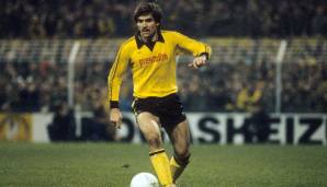 PLATZ 19: MIRKO VOTAVA - 18 Jahre, 7 Monate, 5 Tage am 30.11.1974 beim 1:0 gegen den 1.FC Mülheim-Styrum.