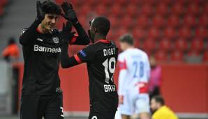 Emrehan Gedikli jubelt bei seinem Auftritt in der Europa League mit Leverkusens Moussa Diaby.