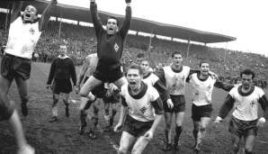 1964/65: Tabellenführer Werder Bremen (30:14 Punkte, 41:21 Tore) - 3 Punkte Vorsprung auf 1860 München (53:34 Tore), 1. FC Köln (49:34 Tore), 1. FC Nürnberg (38:29 Tore). Meister: Werder Bremen
