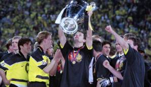 Der Stürmer verabschiedete sich als DFB-Pokalsieger aus Gladbach und räumte dann mit dem BVB so richtig ab: Zweimal Meister sowie Champions-League- und Weltpokal-Sieger 1997. In 183 Spielen machte er 56 Tore für den BVB.