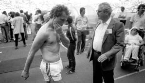 1983 - Sundermann kein "Wundermann": Nach dem Wiederaufstieg findet S04 nie richtig in die Spur. Aufstiegstrainer Siggi Held wird zwei Tage vor dem Rückrundenstart von Assauer entlassen. Sein Nachfolger Jürgen Sundermann wird nicht zum "Wundermann".