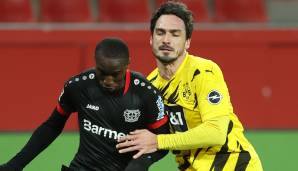 Moussa Diaby im Zweikampf mit Mats Hummels.