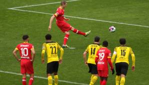 Kurz darauf schießt Lars in seinem letzten Bundesligaspiel per Elfer das 1:3 gegen Borussia Dortmund. Gänsehaut!