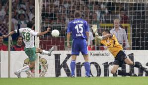 Saison 2004/05: Nelson Valdez (Werder Bremen) beim 1:0 gegen den FC Schalke 04 am 6. August 2004.