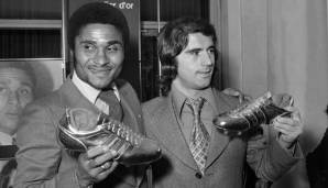 Müller und Portugals Idol Eusebio posieren mit dem Goldenen und Silbernen Schuh