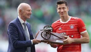 Mai 2022: Zum ersten Mal verkündet Lewandowski, den FC Bayern möglicherweise zu verlassen. "Gut möglich, dass es mein letztes Spiel für den FC Bayern war", sagt er im Anschluss an das letzte Bundesligaspiel der Saison gegen Wolfsburg.