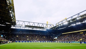 BORUSSIA DORTMUND - Stadion: Signal Iduna Park (81.365 Zuschauer) | Preis Bier (0,5 l): 4,70 Euro | Preis Bratwurst: 3 Euro