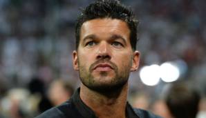 Michael Ballack sieht den BVB nicht auf einer Augenhöhe mit dem FC Bayern.