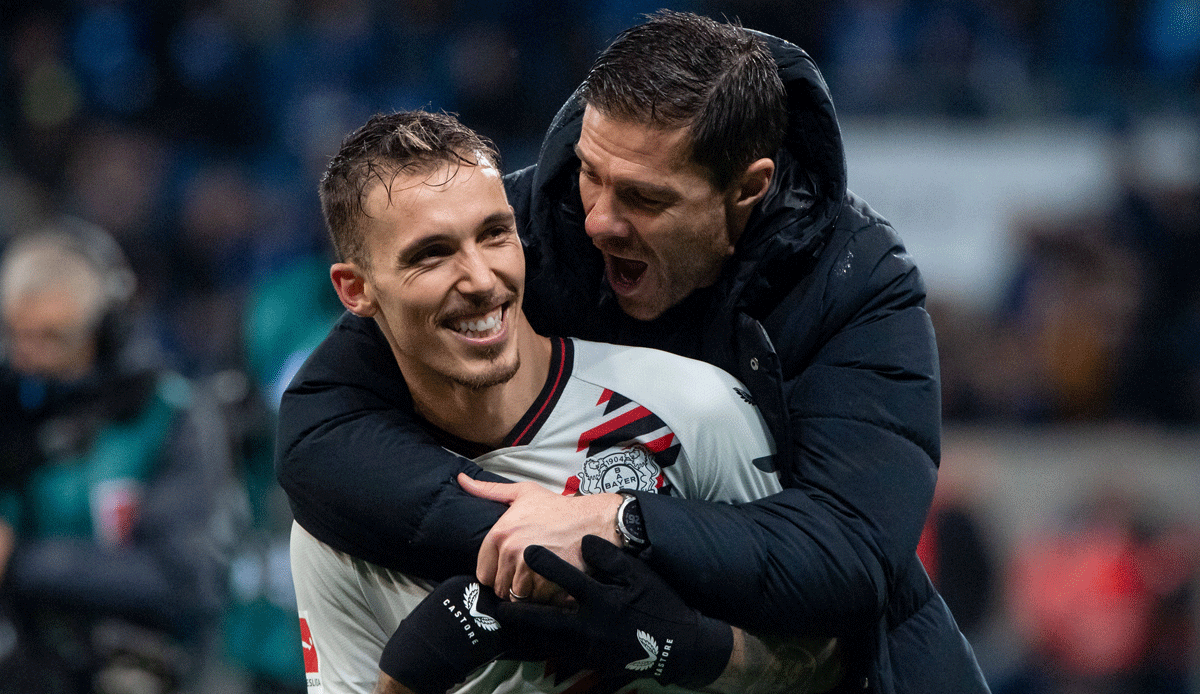 Alejandro Grimaldo, Xabi Alonso