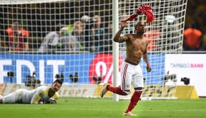 Douglas Costa feierte mit den Bayern eine erfolgreiche Saison