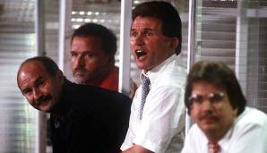 Nachdem Heynckes Anfang der 90er bei Bayern entlassen wird (Hoeneß spricht später von seinem "schwersten Fehler"), nimmt er nach einer erfolgreichen Zwischenstation in Bilbao 1994 als Trainer auf der Frankfurt-Bank Platz.