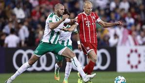 Arjen Robben im Zweikampf beim Testspiel in Doha