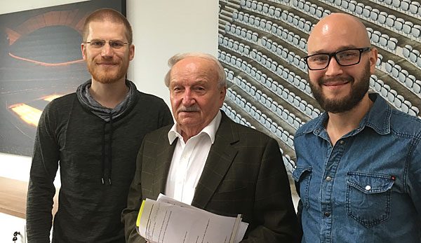 Die SPOX-Redakteure Jochen Tittmar und Jochen Rabe trafen sich mit Adi Weber an der Säbener Straße in München.