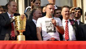 Die Flügelzange Robbery war geboren. Unter van Gaal gelang den Bayern 2009/10 das erneute Double. Im selben Sommer hatte Ribery noch offen mit einem Wechsel kokettiert. Auf dem Rathausbalkon verkündete er aber dann: “Isch 'abe gemacht fünf Jahre mehr!”