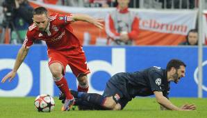 Ribery fehlte den Bayern im Endspiel. Er sah nach seinem überharten Einsteigen gegen Lisandro im Halbfinal-Hinspiel gegen Olympique Lyon die Rote Karte und wurde für zwei Spiele gesperrt. Es war einer von vielen Aussetzern, die sich Ribery leistete.