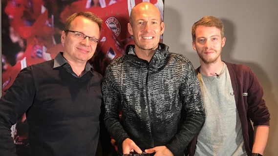 Martin Volkmar und Dennis Melzer trafen sich mit Arjen Robben zum exklusiven interview.