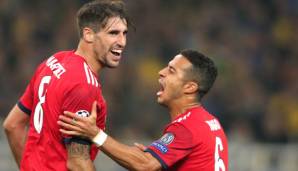 Javi Martinez und Thiago sind zwei Kandidaten für die Sechser-Position des FC Bayern.