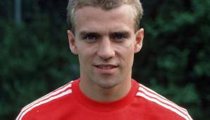 Hans-Dieter "Hansi" Flick wurde am 24. Februar 1965 in Heidelberg geboren. In der Jugend spielte er beim BSC Mückenloch, der SpVgg Neckargemünd und dem SV Sandhausen - wo er ab der Saison 1982/83 zum Oberliga-Kader zählte.