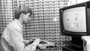In seiner Freizeit spielte er an seinem Commodore 64 Computer gerne International Soccer - wie einer Imago-Homestory von 1985 zu entnehmen ist.