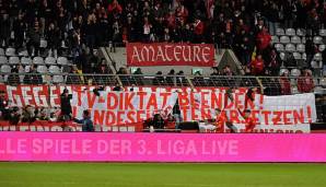 Fans der Bayern-Amateure haben gegen die Montagsspiele in der 3. Liga kritisiert.