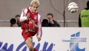 Tobias Rau (von 2003-2005 beim FCB). Feierte 2003 sein Debüt im DFB-Team und zog danach zu Bayern, wo er seine ansteigende Form nicht bestätigen konnte. Beendete mit 27 seine Karriere und schrieb sich an der Uni Bielefeld ein. Arbeitet heute als Lehrer.
