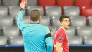 Trainer Hansi Flick vom FC Bayern München hat Marc Roca für dessen Leistung beim 3:1-Sieg gegen den FC Salzburg trotz dessen Platzverweis gelobt.