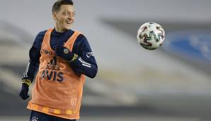 ZEHNER - Mesut Özil (Fenerbahce): "Ich schätze seine Qualitäten am Ball, sein Auge für den Mitspieler, seine Torgefährlichkeit. Weil er diesen Steckpass so unfassbar drin hat, gehört er für mich auf die Zehn."