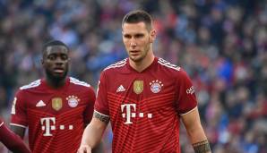 Süle und Upamecano stehen beim FC Bayern im direkten Zweikampf.