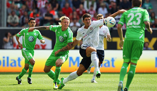 Mario Gomez (r.) hatte beim Spiel in Wolfsburg zur Halbzeit nur vier Ballkontakte