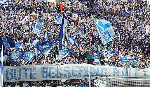 Die Fans des FC Schalke verabschiedeten sich mit Spruchbändern von Ralf Rangnick