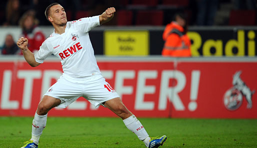Ein starker Lukas Podolski schoss beide Tore beim 2:0-Sieg gegen Hannover 96