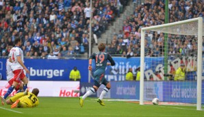 Mario Götze traf wie schon im Hinspiel gegen den HSV. Hier macht er das 0:1
