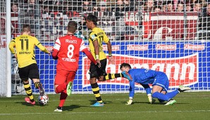 Das Dortmunder 1:0: Aubameyang umkurvt Bürki, Reus schiebt ein