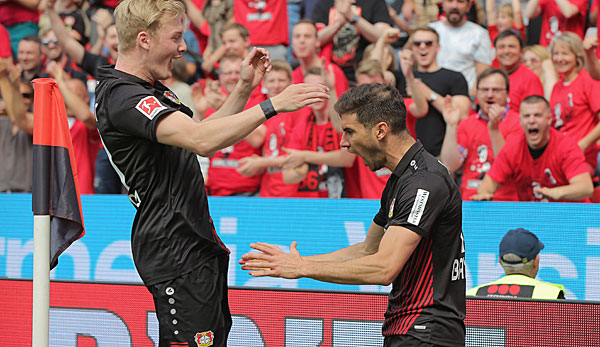 Alario erzielte zwei Treffer für Bayer Leverkusen - Julian Brandt jubelt mit.