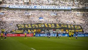 ... provozierten die Schalke-Fans mit einer geklauten Blockfahne und mehreren BVB-Bannern - natürlich allesamt auf den Kopf gestellt.