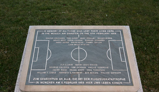 Der Gedenkstein an die Opfer des Flugzeugabsturzes von Manchester United aus dem Jahr 1958