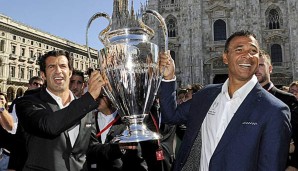 Luis Figo (l.) gewann 2002 mit Real Madrid die Champions League