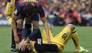 Atleticos Meisterspiel in Barcelona: Der verletzte Costa wird von Fabregas getröstet