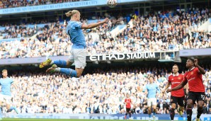 Erling Haaland spielte beim 6:3 von Manchester City am 2.10.2022 gegen Lokalrivale Manchester United in seiner eigenen Dimension. L'Équipe nannte seine Vorstellung "stratosphérique". Das bedarf keiner Übersetzung.