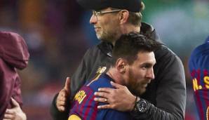 Jürgen Klopp nimmt Lionel Messi nach dem Hinspiel in Barcelona in den Arm.