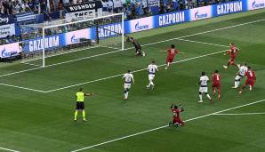 Das Spiel beginnt mit einem Paukenschlag! Nach einem Handspiel von Sissoko gibt Schiri Skomina nach nur 24 Sekunden Elfmeter. Salah lässt sich das nicht nehmen und erzielt das 1:0 für Liverpool.